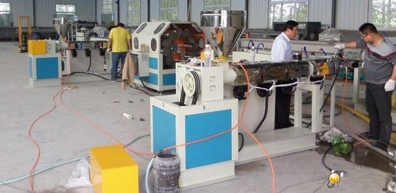 Faserverstärkte Kunststoffrohr-Verdrängungs-Linie, Gridding-PVC-Rohr, das Maschine herstellt