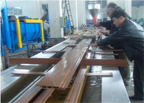 Ausgezeichnete Leistungs-Plastikprofil-Verdrängungs-Linie für die Herstellung des PVC-Marmor-Profils
