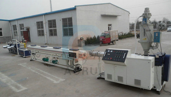 PVCplastikverdrängungs-Maschine, doppelte Schraubenwasserleitung PVCs, die Maschine herstellt