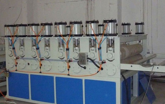 PVC verschalen Verdrängung Manchine mit Doppelschneckenextruder, PVC-Krusten-Schaum-Brett-Extruder
