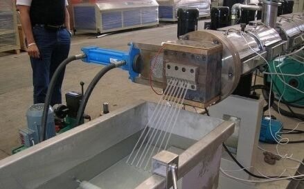 Ein guter Preis. PET Plastikkörnchen Maschine, CER bestätigten PET Film-Körnchen-Maschine Online