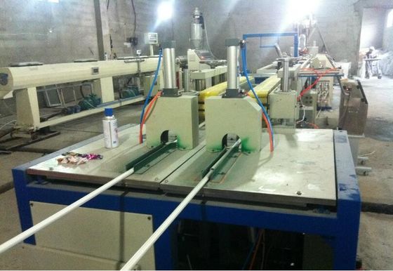 Ein guter Preis. Daul-Linie Hart-PVC-Rohr-Produktionsmaschine, PVC-Rohr pflanzt 2*8m/Min Online