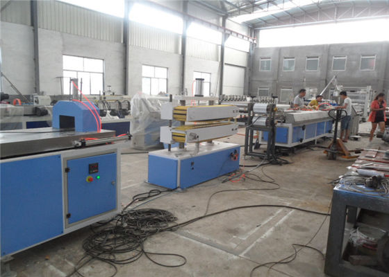 Ein guter Preis. PVC Profil Extrusionslinie Fenster Kunststoff Profil Produktionslinie, Kunststoff Fenster Profil Herstellung Maschine Online