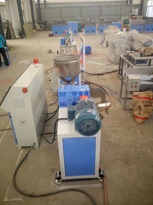 Ein guter Preis. PVCs WPC Wand-Fertigungsstraße der Profil-Verdrängungs-Linien-/PVC Decking-Herstellung im Freien Online