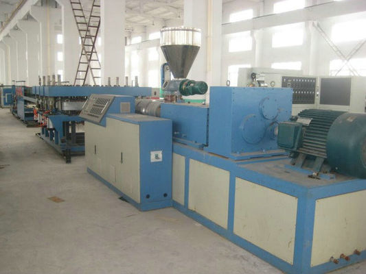 Ein guter Preis. Vollautomatischer PVC-Krusten-Schaum-Blatt-Extruder für PVC-Brett-Fertigungsstraße Online