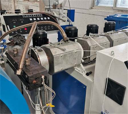 Ein guter Preis. Horizontale Maschinen-nicht Gewebes-Verdrängungs-Ausrüstung pp. Schmelze durchgebrannte Online