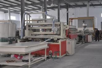 Ein guter Preis. Doppelter konischer Schaum-Brett-Maschinen-Fachmann der Schrauben-WPC für Kabinett Online