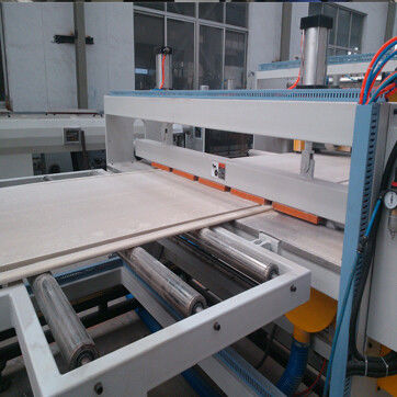 Ein guter Preis. Schaum-Brett-Maschine des Kabinett-Brett-WPC Online