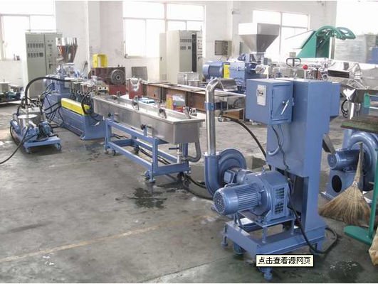 Ein guter Preis. Flaschen-Flocken-Körnchen-Plastikmaschine pp. granulierende Maschinen-100-500kg/h Online