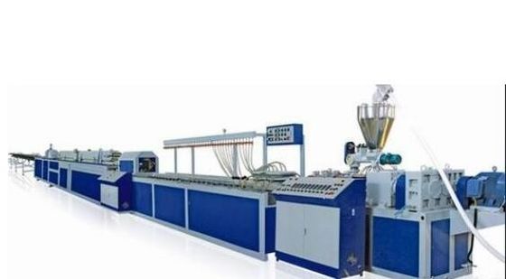Ein guter Preis. Automatische Doppelschrauben-Plastikprofil-Verdrängungs-Linie, Platten-PVC-Verdrängungs-Maschine Online
