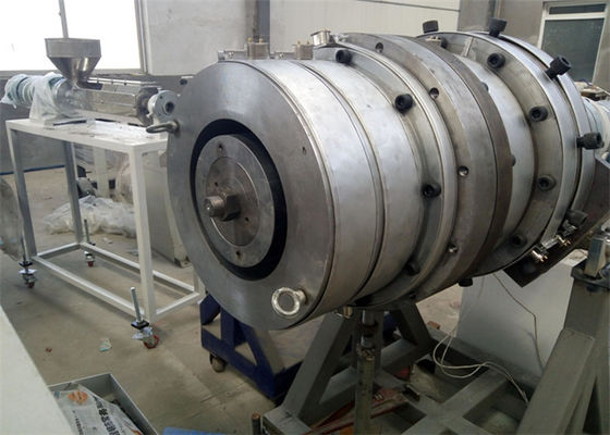 Ein guter Preis. HDPE/LDPE Rohr-Verdrängungs-Maschine für Bewässerung, 2-3 Mit-verdrängend sterben Rohr-Extruder Online