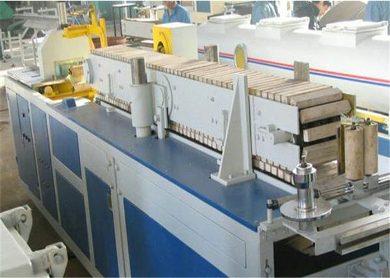 Ein guter Preis. PVC-Fussleiste-Verdrängungs-Maschine, Profil-Fertigungsstraße/Plastik-Profiel-Extruder Online