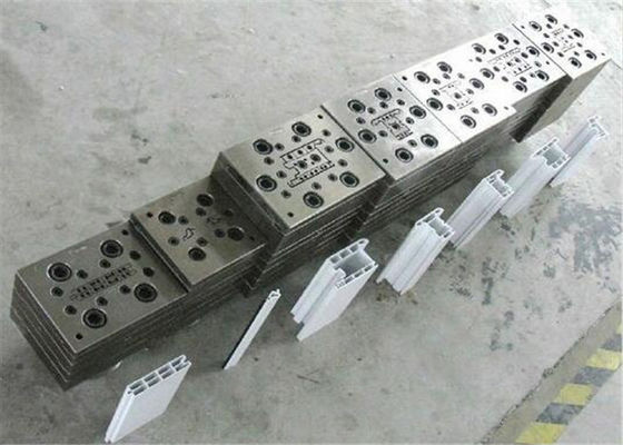 Ein guter Preis. WPC-Profil-Extruder-Plastikprofil-Verdrängungs-Linie/Verdrängungs-Linie für Fenster Online