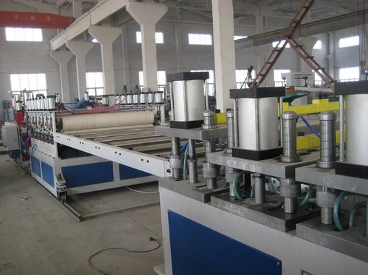 Ein guter Preis. Doppelschablone Extruson-Linie der schrauben-WPC Contruction, Bau-Schablonen-Extruder Online