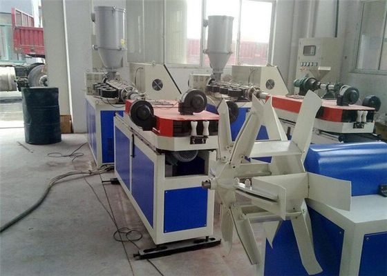 Ein guter Preis. Rohr-Fertigungsstraße-PlastikDoppelschneckenextruder PVCs gewölbter, Extruder der PVC-Rohr-Verdrängungs-Maschinen-/PVC Online