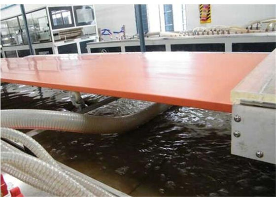 Ein guter Preis. Vollautomatische WPC-Brett-Fertigungsstraße, Schaum-Brett-Fertigungsstraße PVC-CER/ISO9001 Online