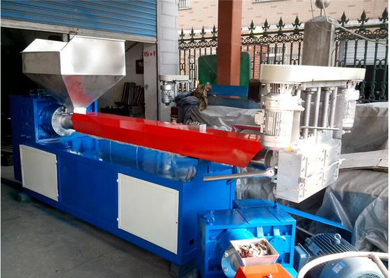 Ein guter Preis. Überschüssiger Plastik, der die Körnchen herstellen Doppelschneckenextruder-Maschinen-Siemens-Motor aufbereitet Online