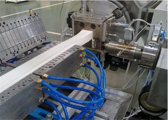 Ein guter Preis. Plc-Steuerdoppelt-Schrauben-Plastikprofil-Verdrängungs-Linie 380V 50HZ Online