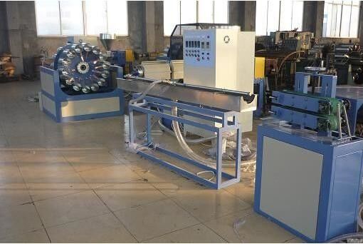 Ein guter Preis. Vollautomatische Doppelschneckenextruder PVC-Rohr-Fertigungsstraße mit Siemens-Motor Online