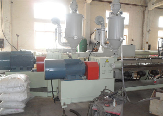 Ein guter Preis. WPC geben Schaum-Brett-Maschine, Verbundblech-Doppelschneckenextruder-Maschine PVCs hölzerne frei Online