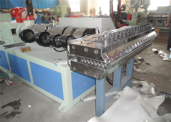Ein guter Preis. Schaum-Brett-Maschine 600kg/H PVC-380V für Bau-Verschalung Online