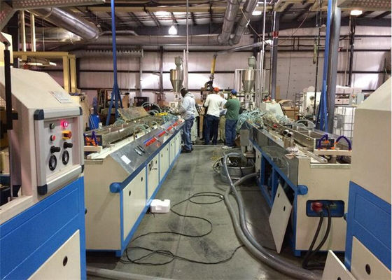 Ein guter Preis. Mehltau-Beweis PLC-Steuer-PVC-Profil-Doppelschneckenextruder Online