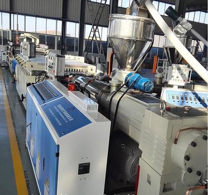Ein guter Preis. CER WPC schäumt Brett-Verdrängungs-Linie mit Doppelschneckenextruder 75kw Online