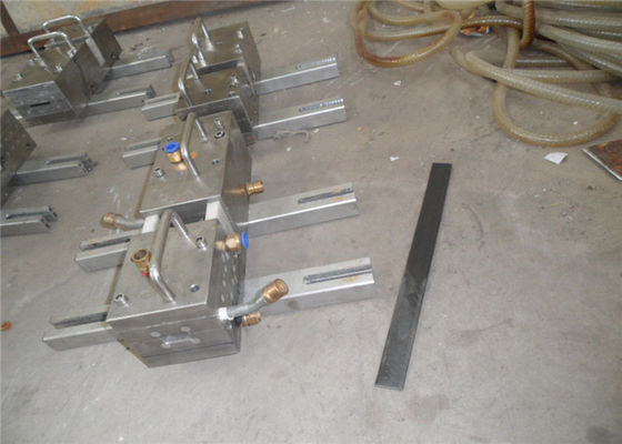 Ein guter Preis. WPC PVC-Profil-Verdrängungs-Maschine 38Cr schrauben Plastikprofil-Extruder Online