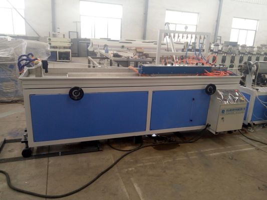 Ein guter Preis. Schrauben-Plastikprofil-Verdrängungs-Linie 380V 50HZ des Doppelt-SJSZ65X132 Online