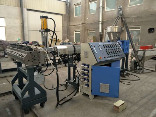 Ein guter Preis. Zwei Kruste PVC-Schaum-Brett-Maschine der Schrauben-WPC mit Siemens-Motor, lärmarm Online