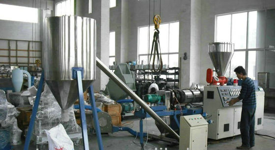 Ein guter Preis. Heißes Ausschnitt-Körnchen-Plastikverdrängungs-Linie PVCs, PVC-Pelletisierer-Doppelschneckenextruder Online
