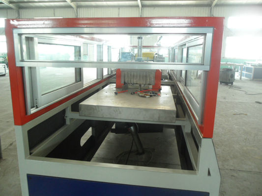Ein guter Preis. Hochgeschwindigkeits-Plastikprofil-Extrusionslinie PE PVC Holz-Plastikprofil-Produktionslinie Online