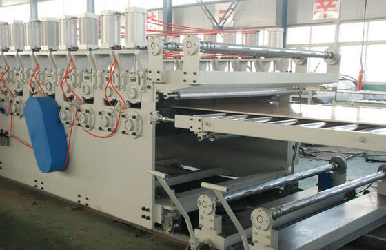 Ein guter Preis. Aufbereitete Schaum-Brett-Maschine PVCs WPC CELUKA, WPC, das Schaum-Brett-Extruder enthäutet Online