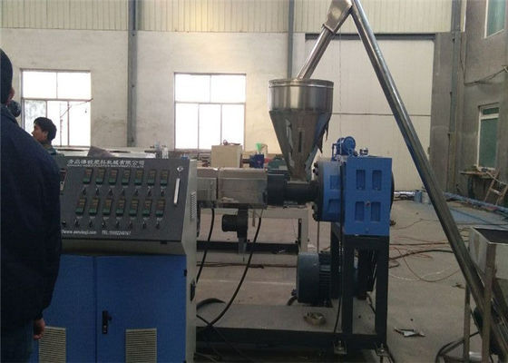 Ein guter Preis. Schaum-Brett-Maschine Plastik-PVCs WPC mit Doppelschneckenextruder 55 Kilowatt Online