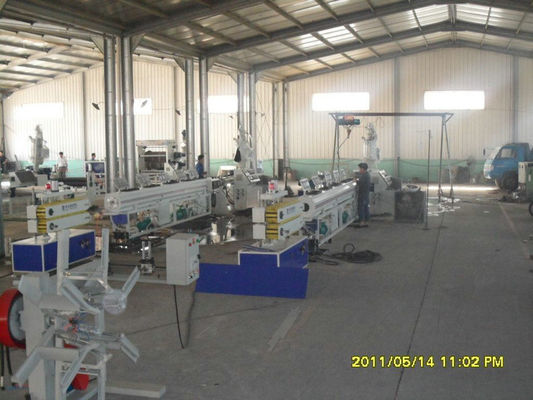 Ein guter Preis. PVC-Rohr-Kunststoffrohr-Verdrängungs-Linie, UPVC-/CPVC-Wasserleitungs-Plastikextruder Online
