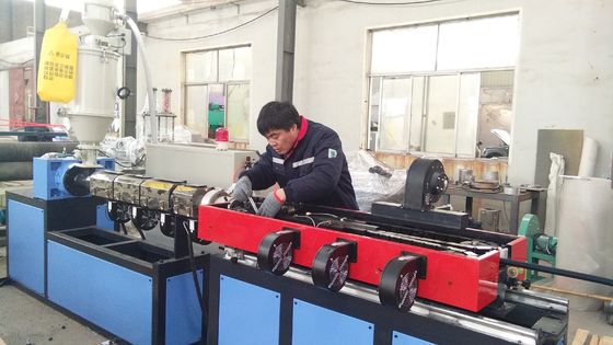 Ein guter Preis. Doppel-wandiges PET gewölbte Rohr-Verdrängungs-Maschinerie, HDPE pp. doppel-wandiges gewölbtes Rohr, das Extruder-Maschine herstellt Online