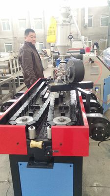 Ein guter Preis. PP-PE-Plastikgewölbte Rohr Extrusionslinie Einwandgewölbte Rohrmachmaschine Online