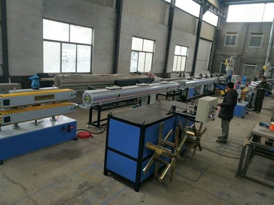 Wasserbehälter PP/PE/PVC-Rohr-Produktionslinie Ein Schraubband Hohe Produktivität