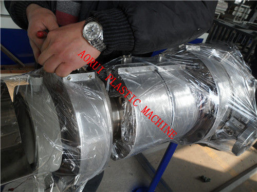 Ein guter Preis. Kunststoffrohr-Verdrängungs-Linie PVCs flexible, Doppelschneckenextruder 380v Online