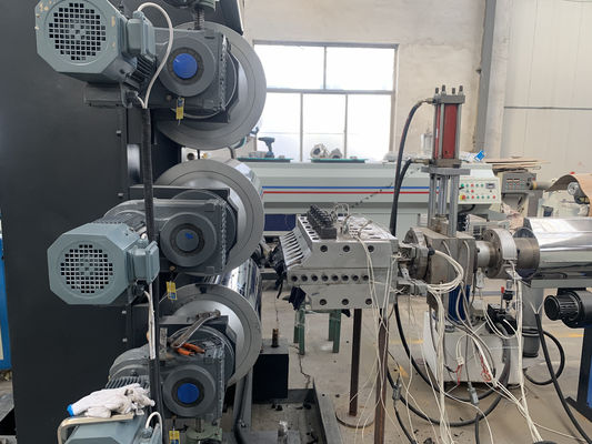Ein guter Preis. Doppelte drosselnde Doppelschraube PVC-Schaum-Brett-Maschine Online