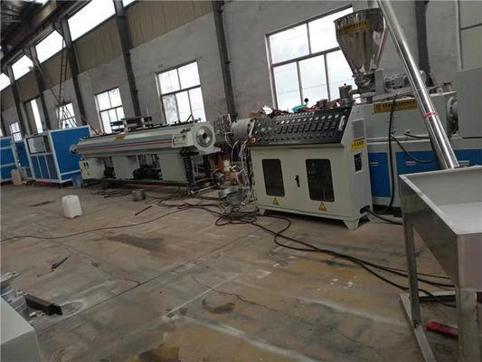 16 mm bis 630 mm PVC-Rohr-Produktionslinie CE-Zertifikat Zwillingschraub-PVC-Rohr-Extrusionsmaschine