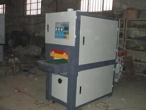 Ein guter Preis. WPC-Profil-/-brett-/-platten-Bürstmaschine, heiße lamellierende Maschine Online