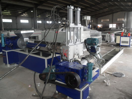 Ein guter Preis. Vliesstoff aufbereitete Körnchen-Plastikverdrängungs-Maschine, Pelletisierer-Extruder aufbereitend Online