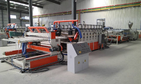 Ein guter Preis. Hölzerner Plastikdoppelschneckenextruder, Schaum-Brett-Verdrängungs-Linie Online